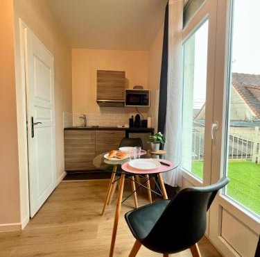 Studio Madrid - Cocon lumineux avec Terrasse en Centre-ville I Rénové 2026 in Châtellerault