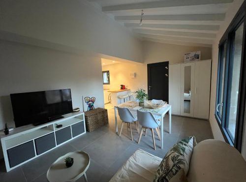 Studio neuf au calme proche Grenoble