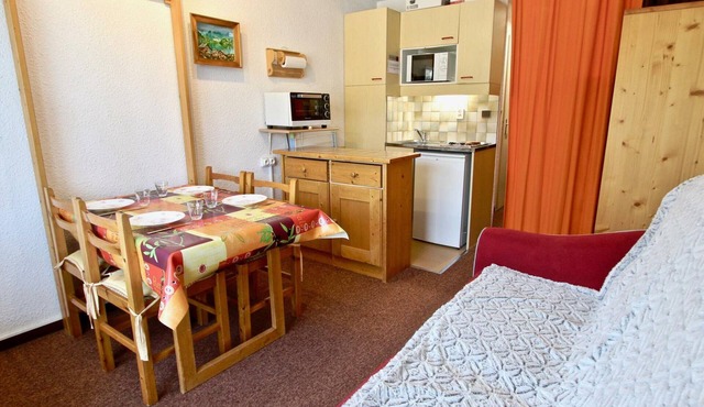 Studio with Balcony, Covered Parking, and Shuttle Service - Chamrousse 1650