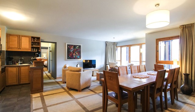 Stunning 3-bedroom apartment with mountain views