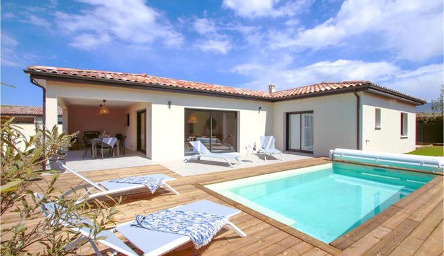 Stunning Home In La Bégude De Mazenc