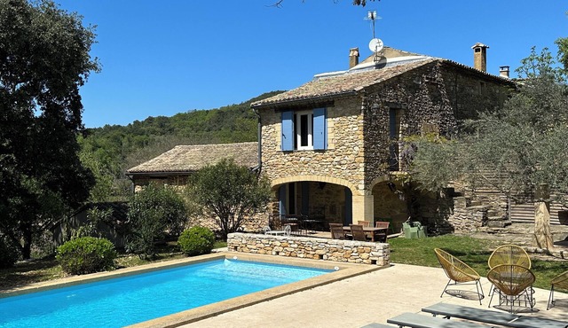 Stunning stone farmhouse with a private pool and fenced-in garden, nestled among the vineyards