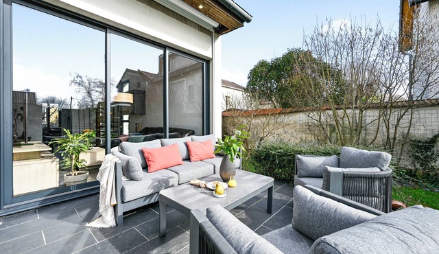 Summer house with garden between Paris and Disney