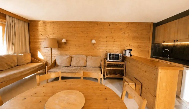 Sunny 2- or 3-room apartment for 6 people near the golf course, with a beautiful view in MERIBEL ALTIPORT