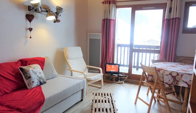 Sunny Duplex Apartment, Sleeps 5, Pool, Near Shops & Slopes