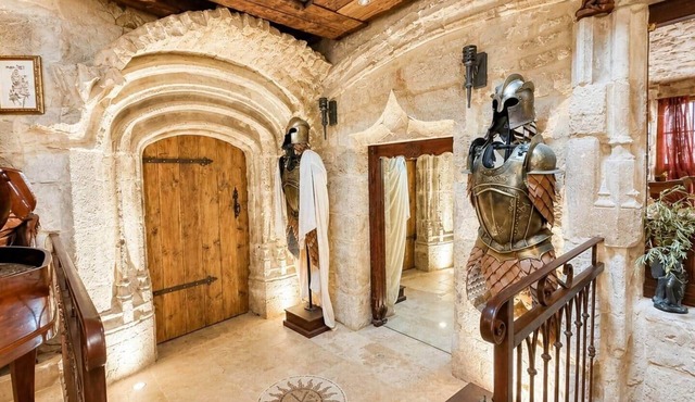 The Lords’ Suite – Château Vieux d’Ancezune