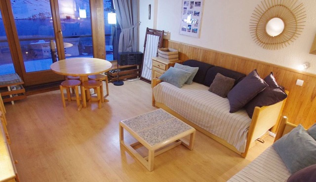 Tignes: Classic Apartment with Lake View, 5 Sleeps