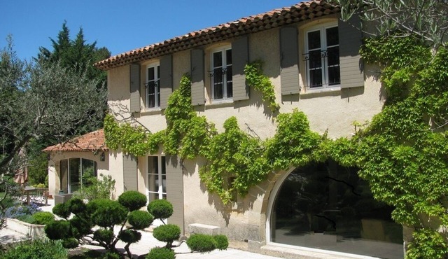 Traditionnal provencal MAS 200 m2 with large swiming pool in an 4000m2 garden