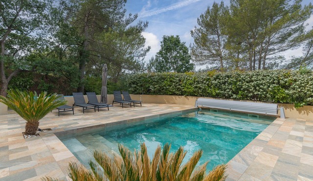 Upper Villa with Sainte Victoire Mountain View, Shared Terrace, and Wi-Fi