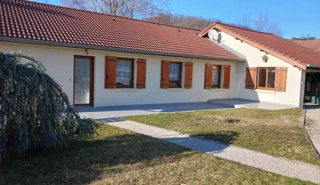 Very well located house on the edge of the Chartreuse, next to Lake Paladru.