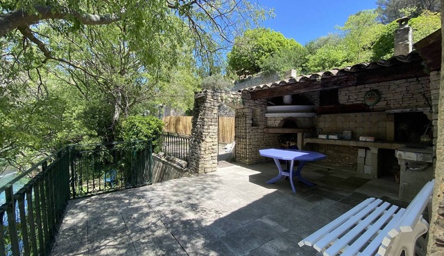 Villa Fontaine-de-Vaucluse, 2 bedrooms, 4 persons