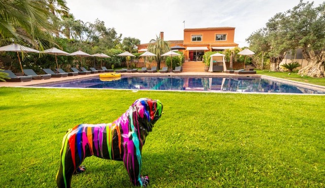 Villa peacock