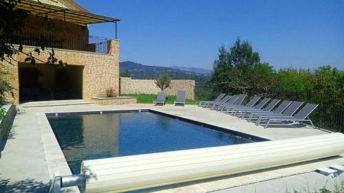 Villa spacieuse avec piscine privée et vue montagne à Prades