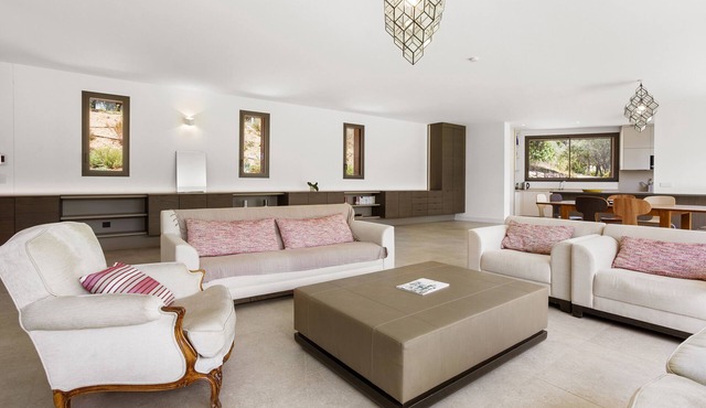 Villa Valériane, luxurious and contemporary, exceptional location amid Var vineyards