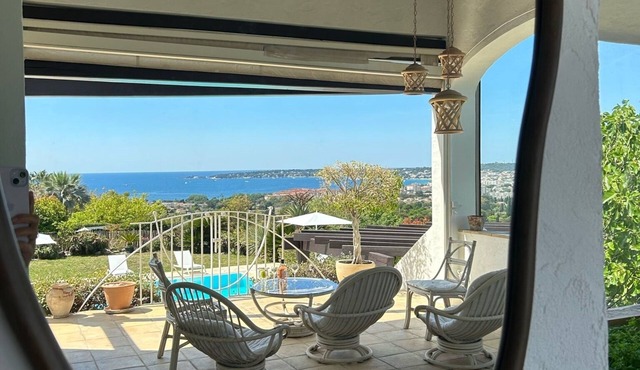Villa with pool and exceptional sea view of Cap d'Antibes, without overlooking