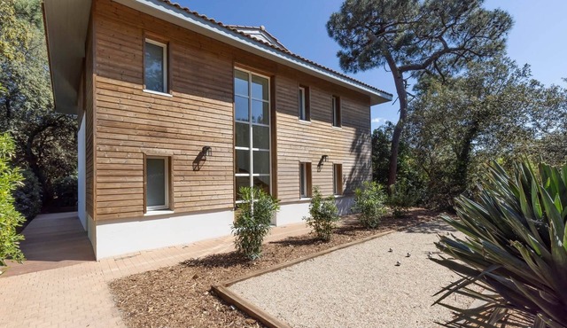 Villa Xara in the heart of Moulleau near the beach