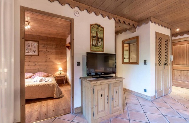 200m from resort center, floor -1, view ski slopes, fitness, swimming pool, sauna, hammam, balcony