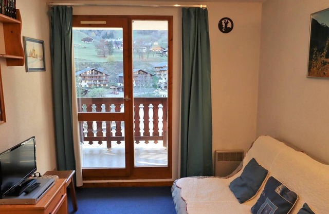 Cozy Apartment for 2-4 People, Central Location, Near Ski Slopes, Pool Access in Summer