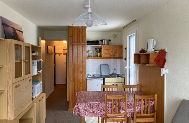 Cozy Studio with Balcony, Near Slopes and Shops, Ski-in/Ski-out Access