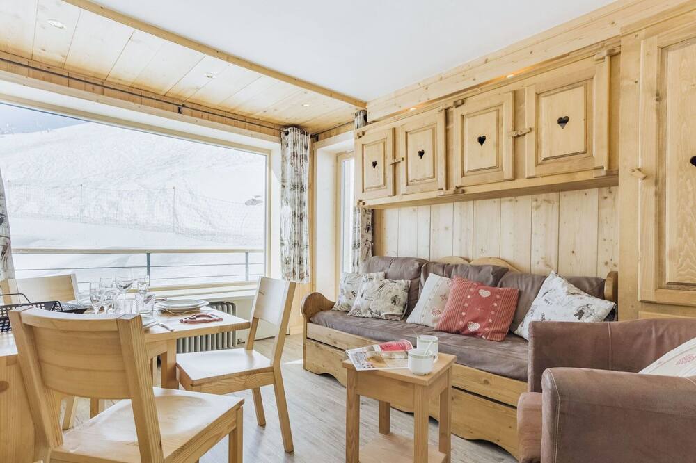 Tignes Apartment | Cosy apartment for 6 people with WIFI, TV and balcony