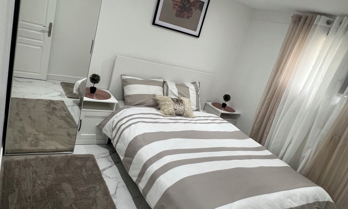 Palaiseau House | Accommodation Lina (near Paris)