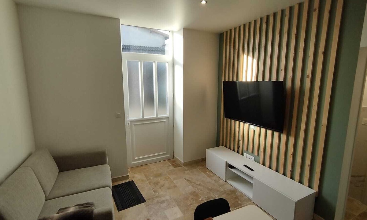 Bourgoin-Jallieu Apartment | Appartement Lumineux en Rdc, Pour Séjour Touristique ou Professionnel