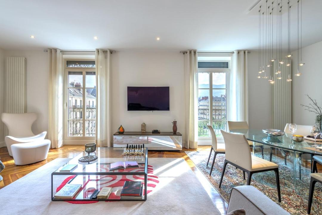 Quartier Hyper-Centre Apartment | 46 Frishman Boutique Apartment Place Victor Hugo