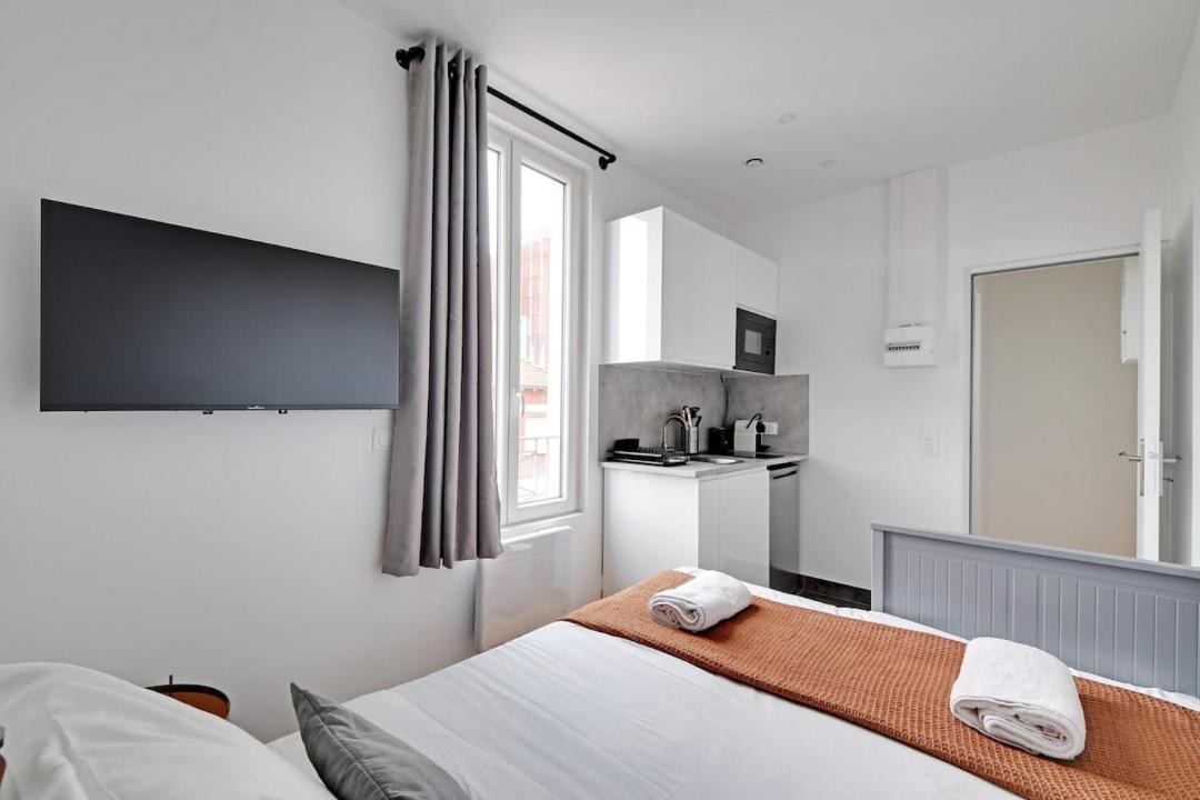 Center Apartment | Studio Cozy - by So Homy, - 1 Bed Room 2 People