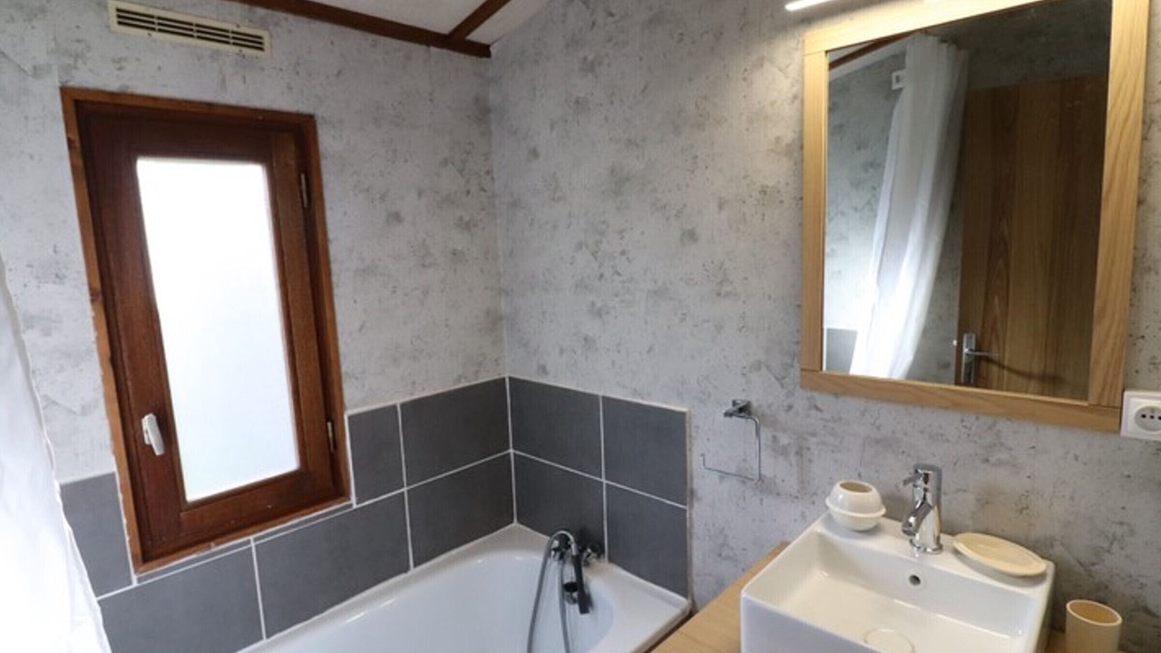 Photo of Bathroom in Arpajon-sur-Cere