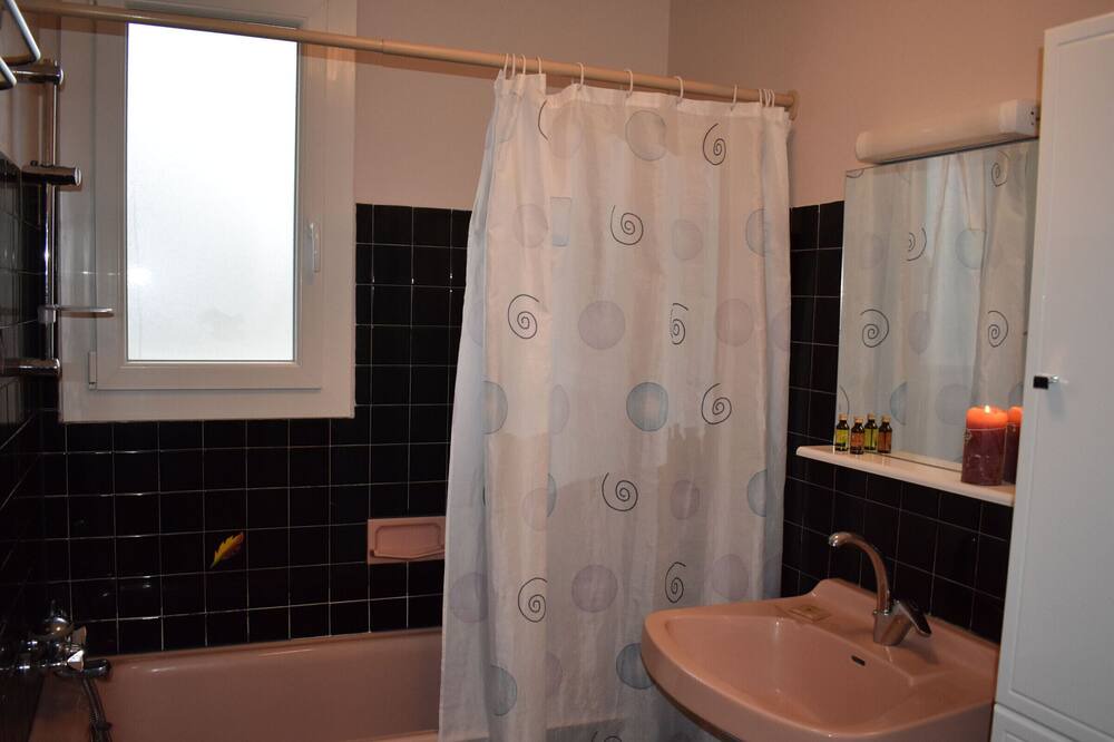 Photo of Bathroom in Saint-Hippolyte