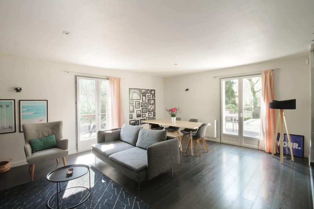 Photo of Livingroom in Saint-Alban-de-Montbel