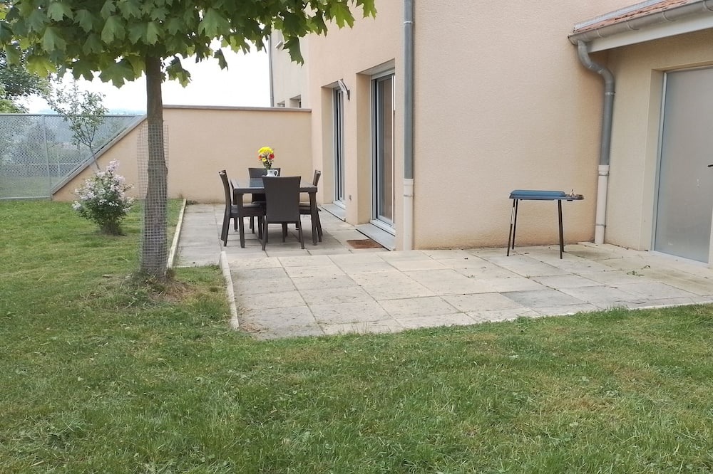 Photo of Patio Balcony in Saint-Symphorien-sur-Coise