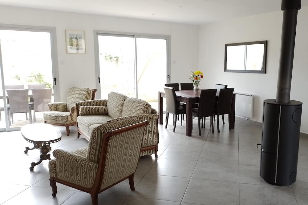 Photo of Livingroom in Saint-Symphorien-sur-Coise