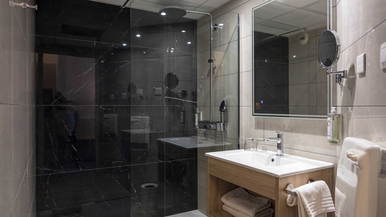 Photo of Bathroom in Andrezieux-Boutheon