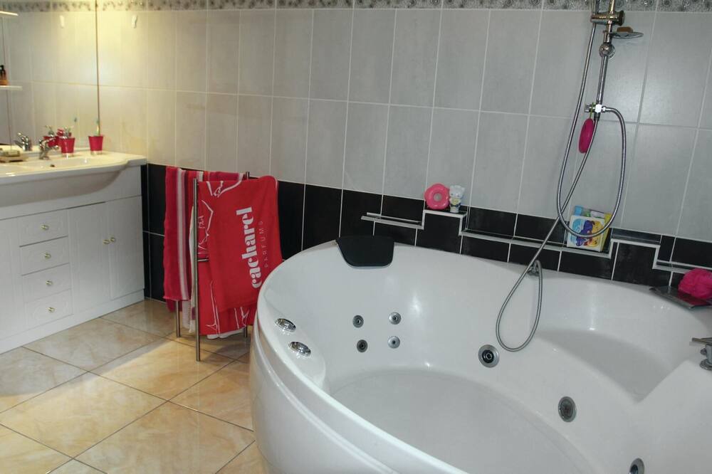 Photo of Bathroom in Aubenas