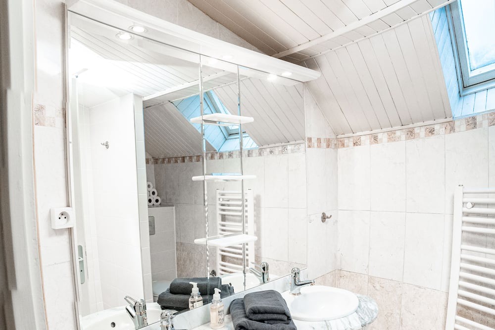 Photo of Bathroom in Cluses