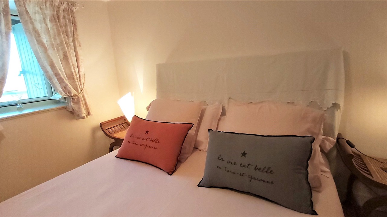 Photo of Bedroom in Monjoi