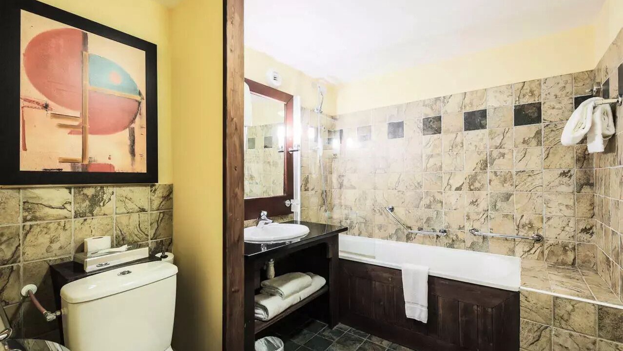 Photo of Bathroom in Arc-1950