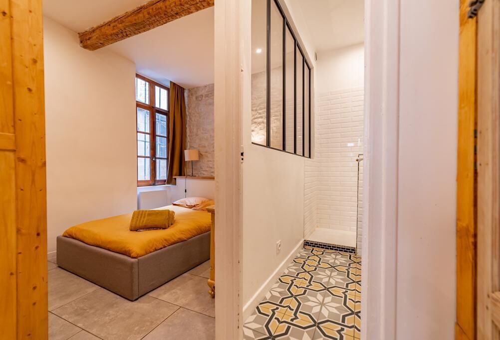 Photo of Bedroom in Nimes City Centre