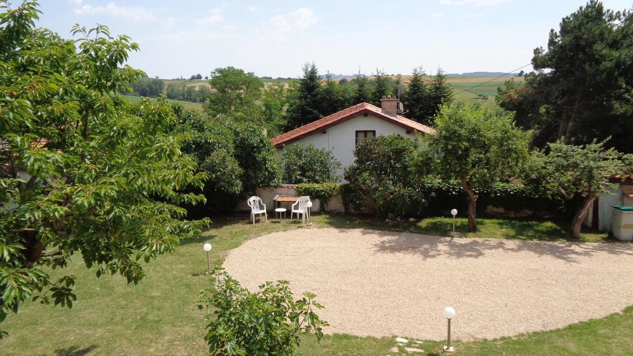 Photo of Outdoor in Maringes