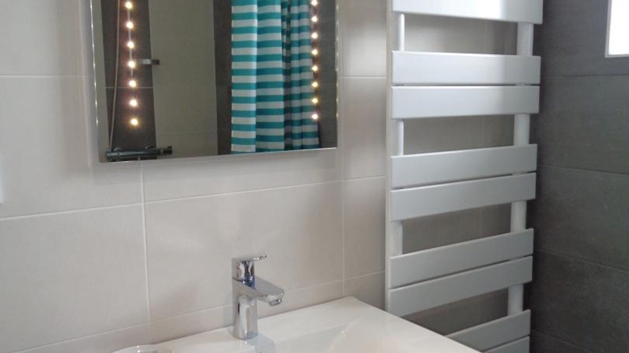 Photo of Bathroom in Maringes