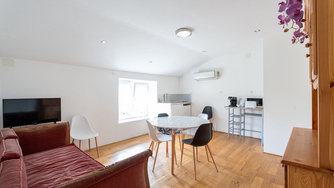 Photo of Livingroom in Saint-Genest-Lerpt