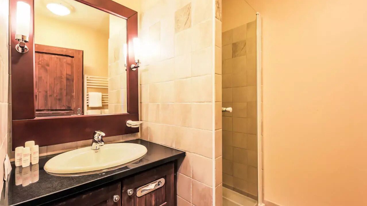 Photo of Bathroom in Arc-1950