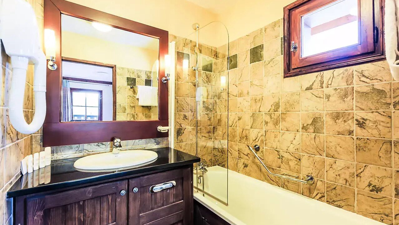 Photo of Bathroom in Arc-1950