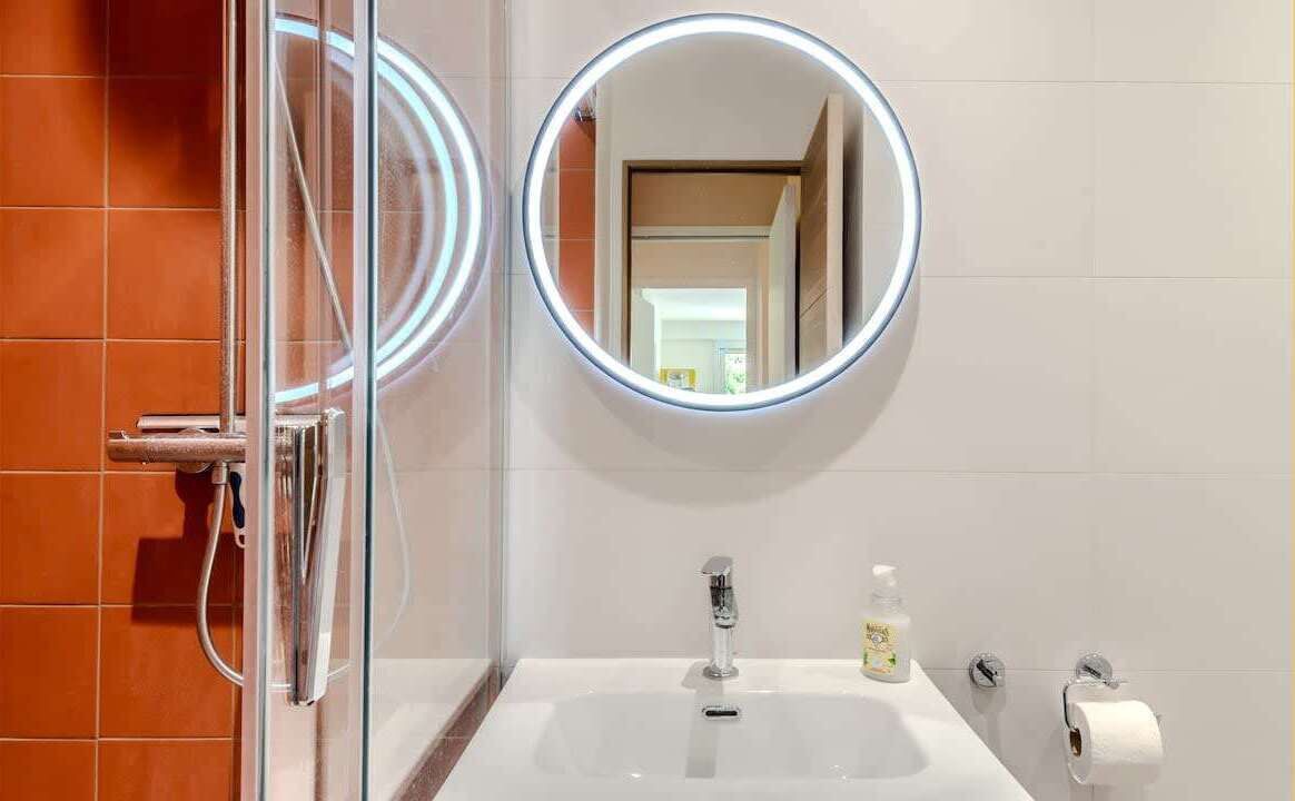 Photo of Bathroom in Ferney-Voltaire
