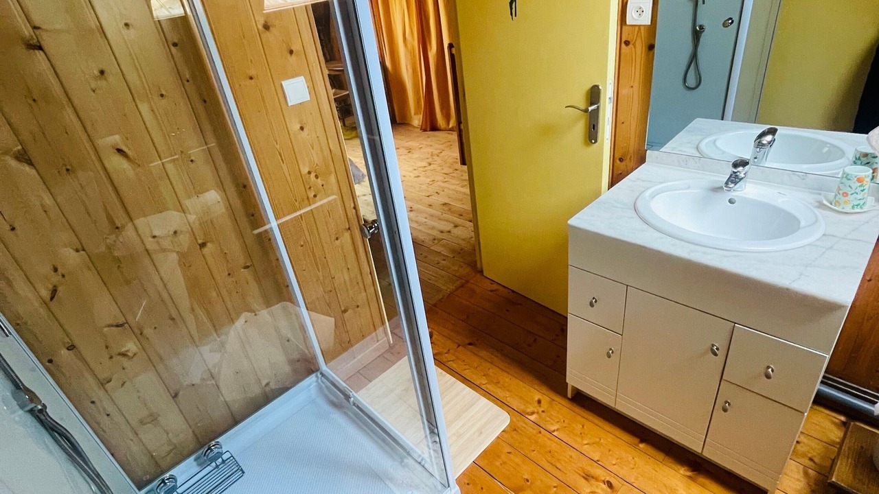 Photo of Bathroom in Mauriac