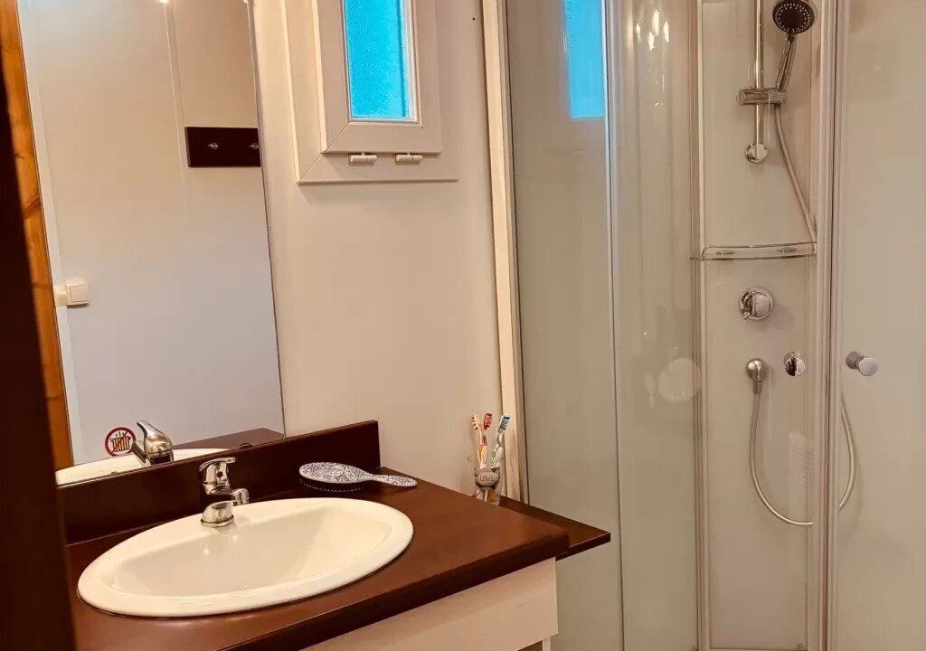 Photo of Bathroom in Chezery Forens