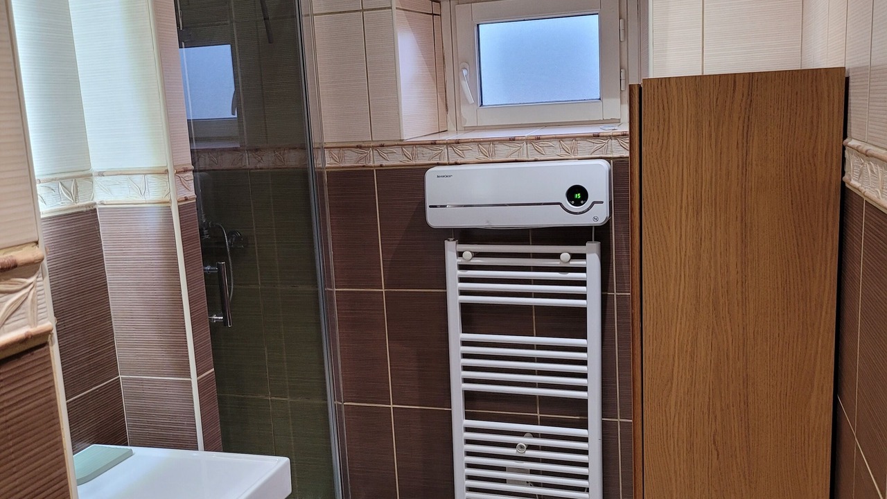 Photo of Bathroom in Vert-le-Grand