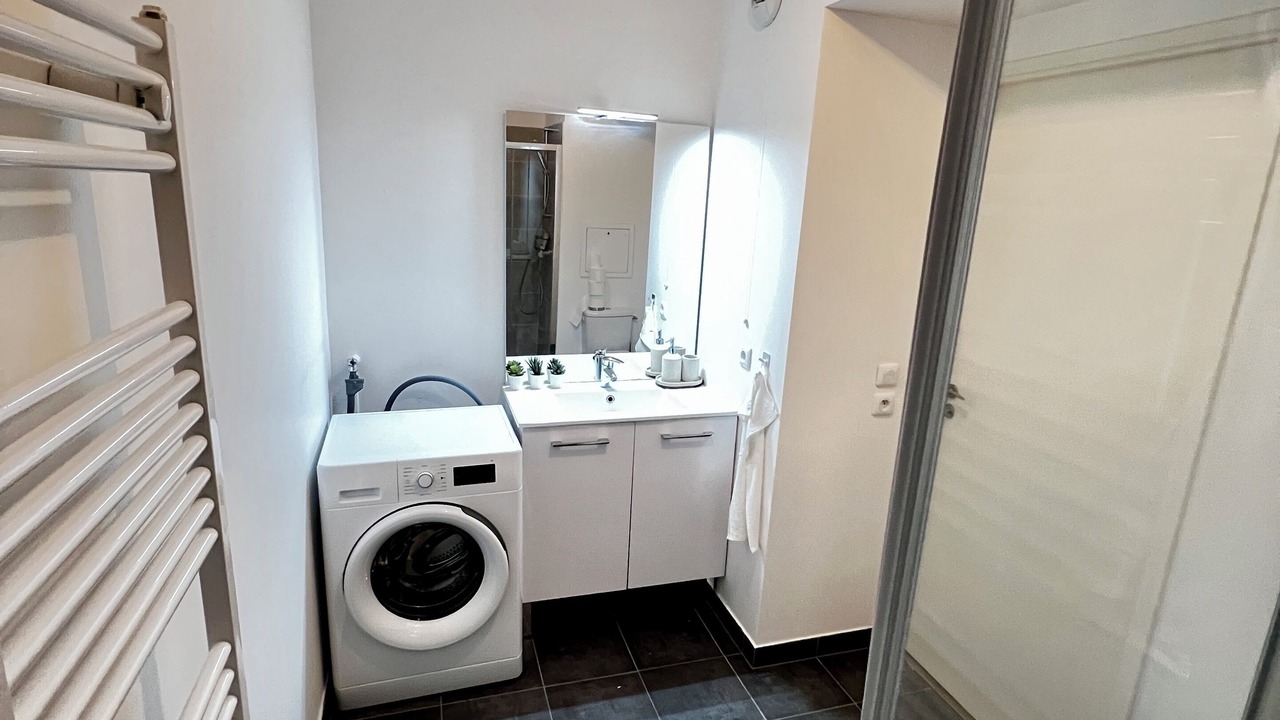 Photo of Bathroom in Plateau — Pyramide
