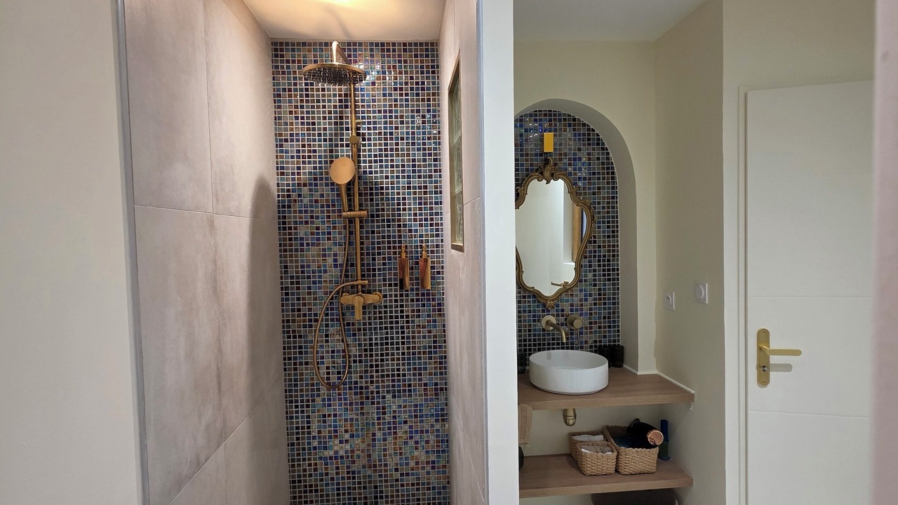Photo of Bathroom in Saint-Etienne-de-Saint-Geoirs
